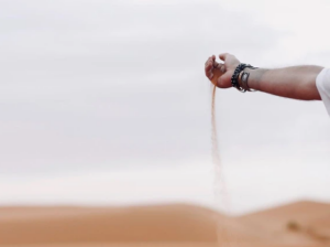 Kes ma oleksin ilma oma auto, töökoha, raha, abikaasa, perekonna, sõprade, vara ja sidemeteta?